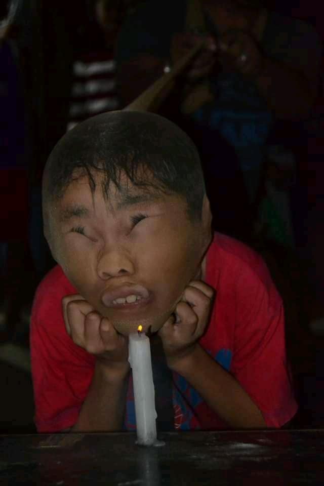 Potret Kocak Lomba Tiup Lilin Dengan Wajah Dii Tutup Stoking Ini Kocak Banget